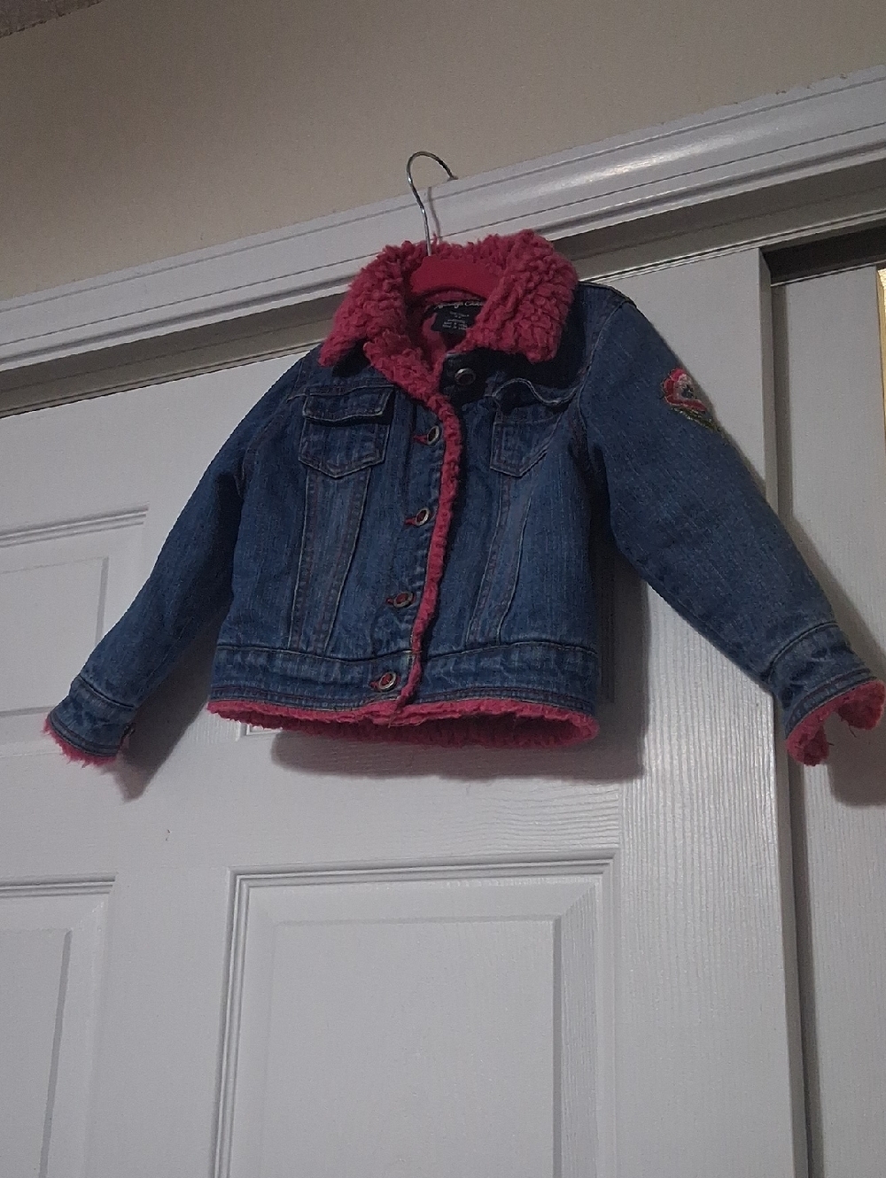 Squeeze Blue Denim Jacket w/ Pink Sherpa Trim  Embroidered Flowers. Dk Pink Sz4